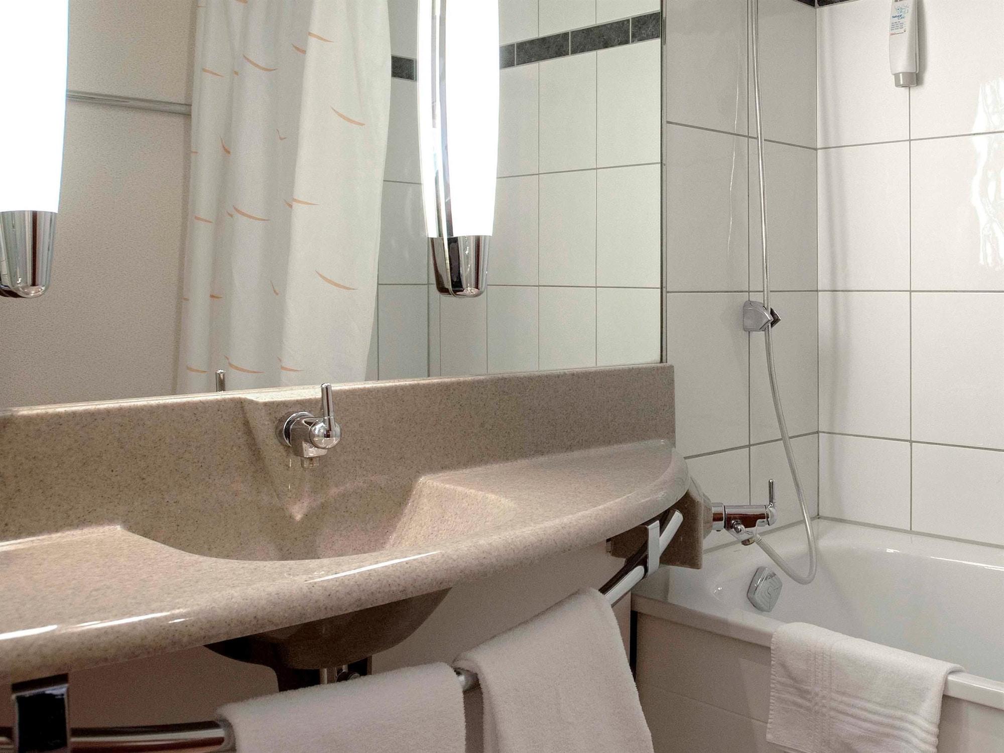 Ibis 3 Lacs Neuchatel Thielle Kültér fotó