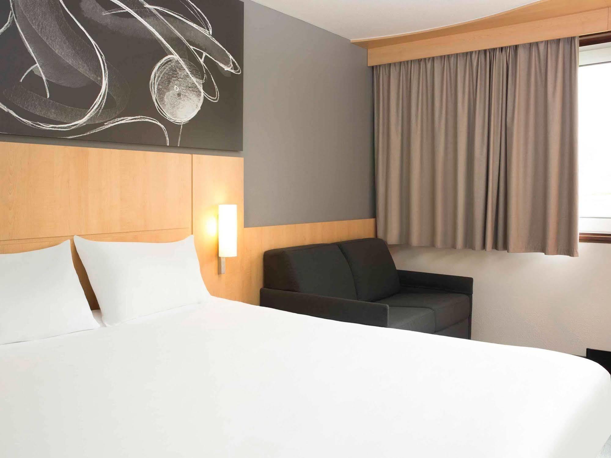 Ibis 3 Lacs Neuchatel Thielle Kültér fotó